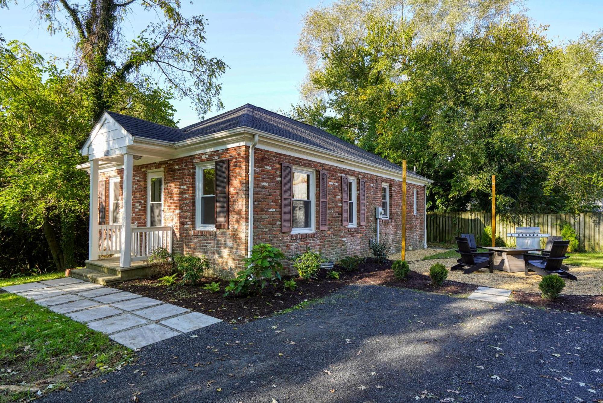 Adorable 2-Bedroom Bungalow Near Easton, Denton Exterior photo